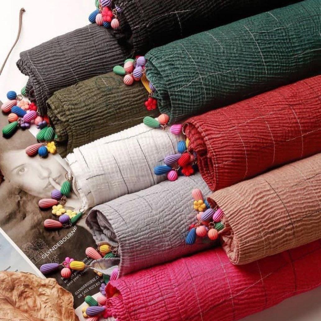 عکس کیف و روسری یگانه