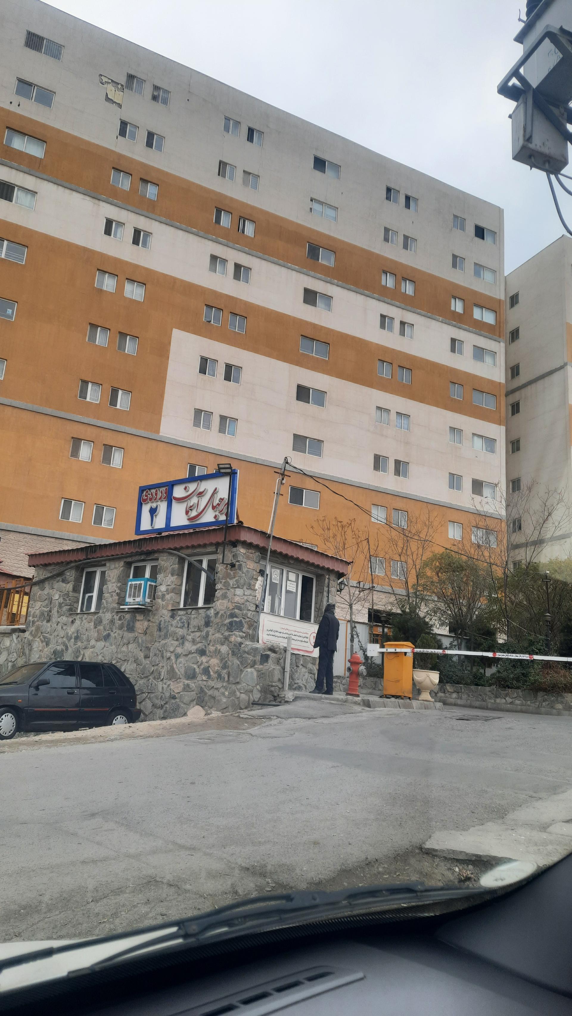 عکس ورودی ۲ برج های آسمان