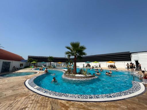 عکس استخر ماهان