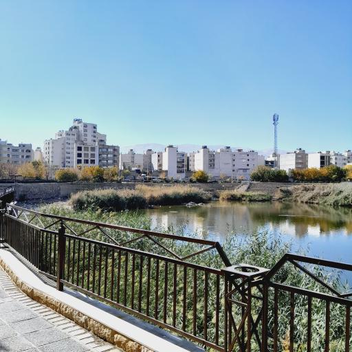 عکس دریاچه آبی فروزان