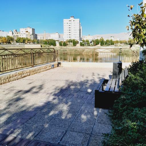 عکس دریاچه آبی فروزان