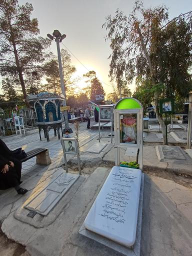 عکس مزار نمادین شهید مفقود الاثر شاهرخ ضرغام