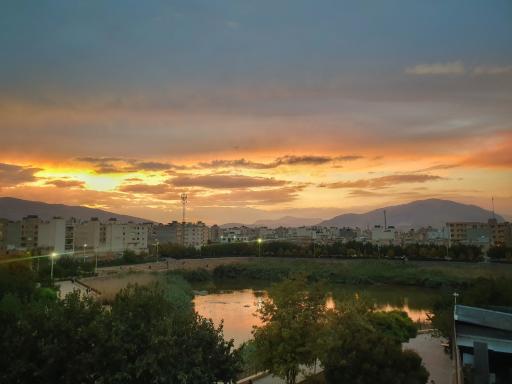 عکس دریاچه آبی فروزان