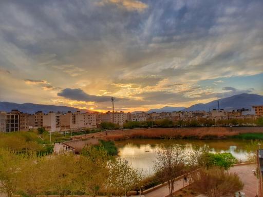 عکس دریاچه آبی فروزان