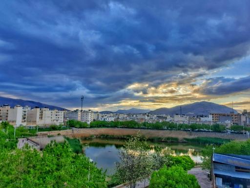 عکس دریاچه آبی فروزان