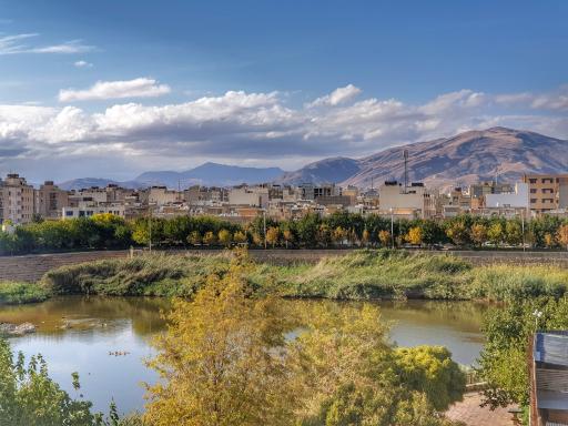 عکس دریاچه آبی فروزان