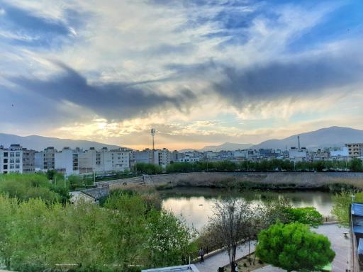 عکس دریاچه آبی فروزان