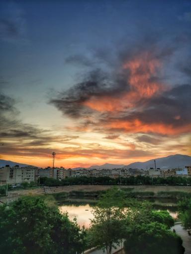 عکس دریاچه آبی فروزان