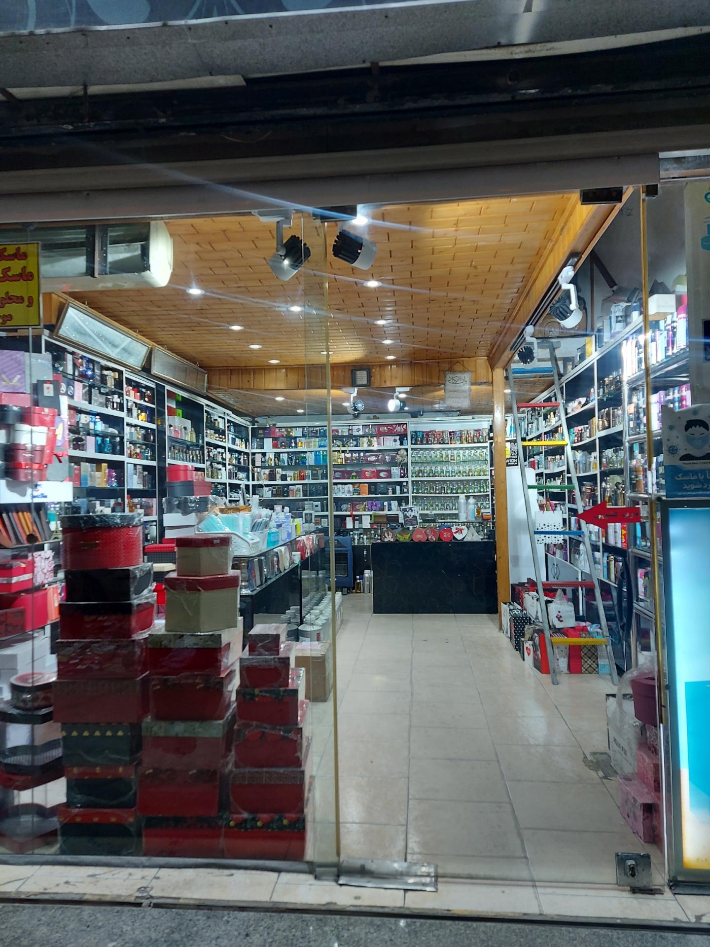 عکس عطر پاریس نوشهر