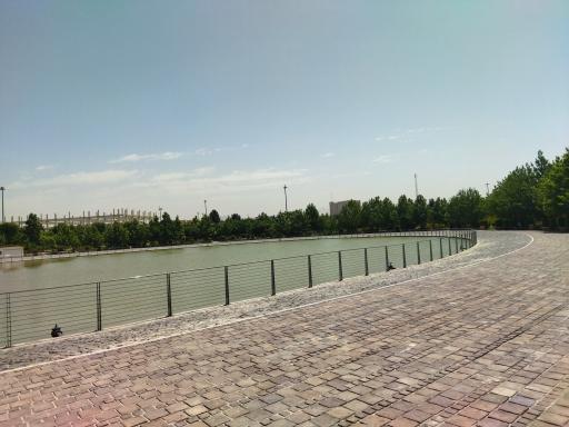 عکس استخر و آبنمای بوستان زندگی