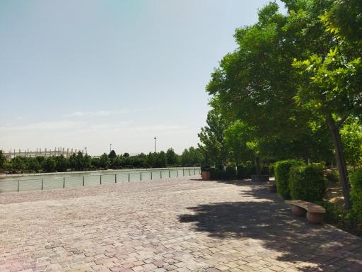 استخر و آبنمای بوستان زندگی