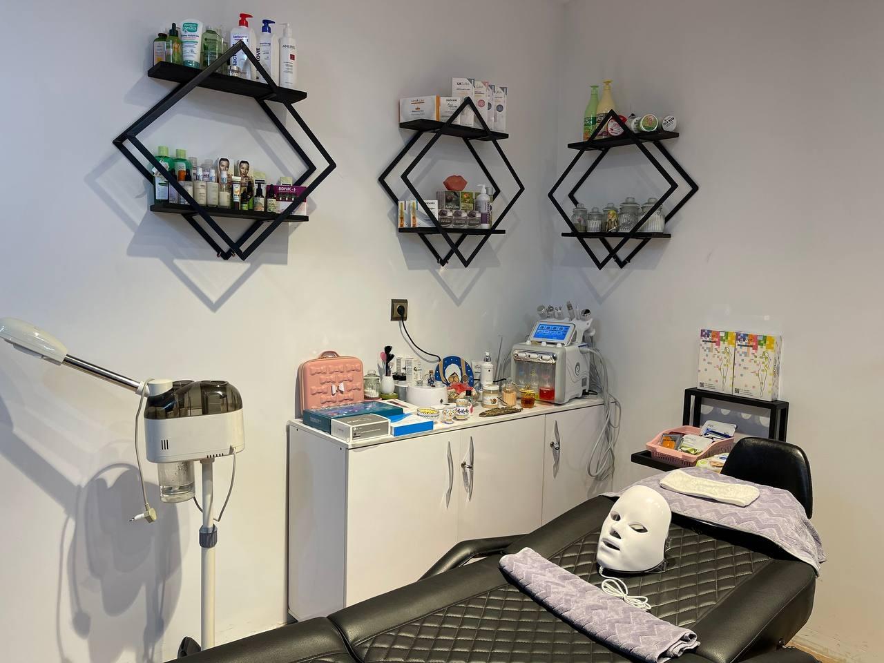 عکس سالن زیبایی آینا