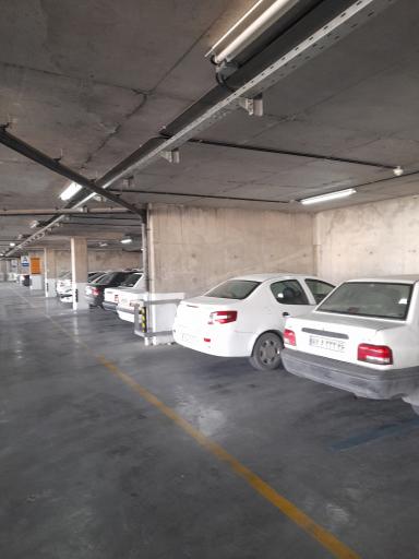 عکس پارکینگ طبقاتی بیمارستان امام رضا