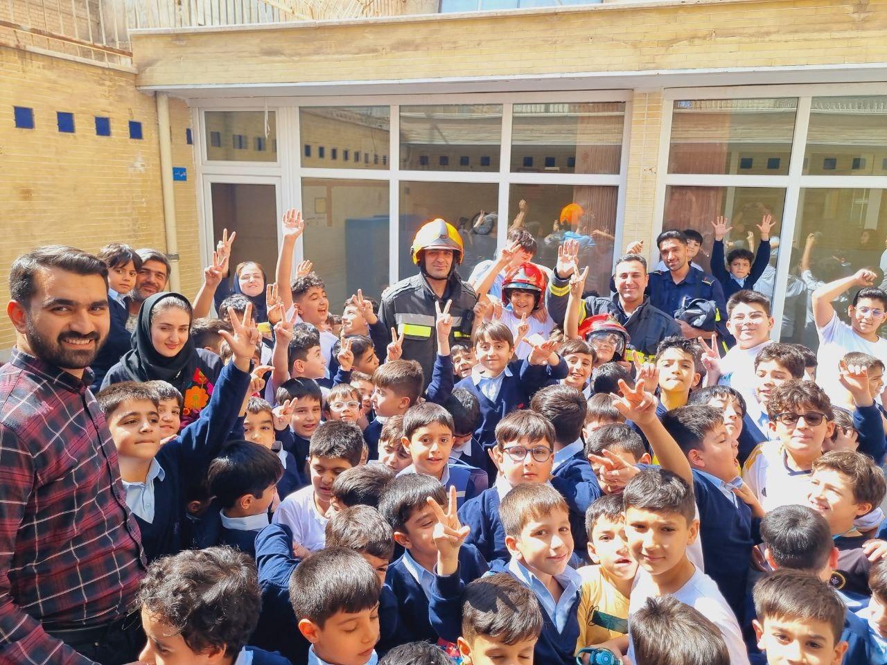 عکس دبستان پسرانه ملل