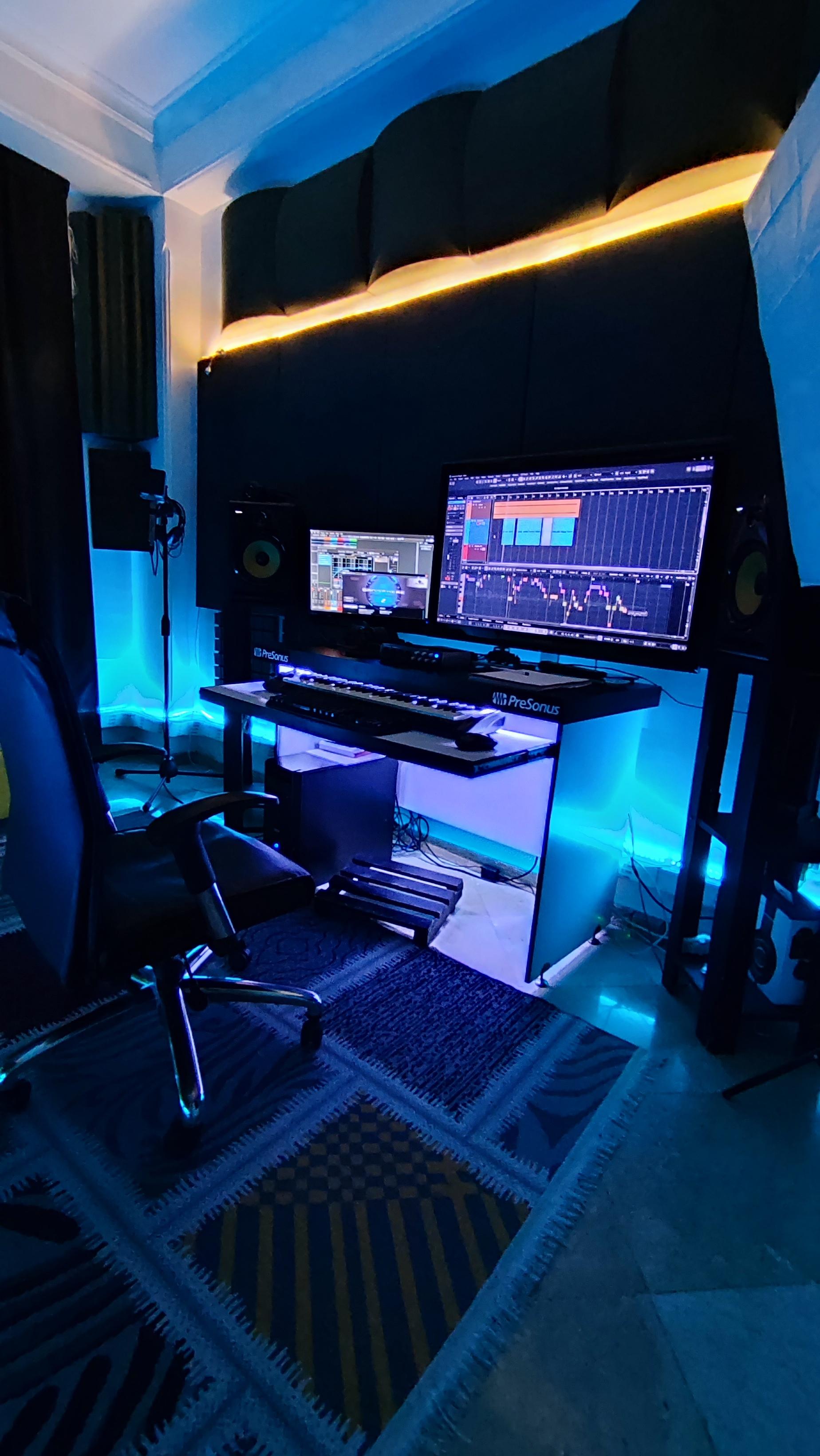 عکس استودیو موسیقی لرد