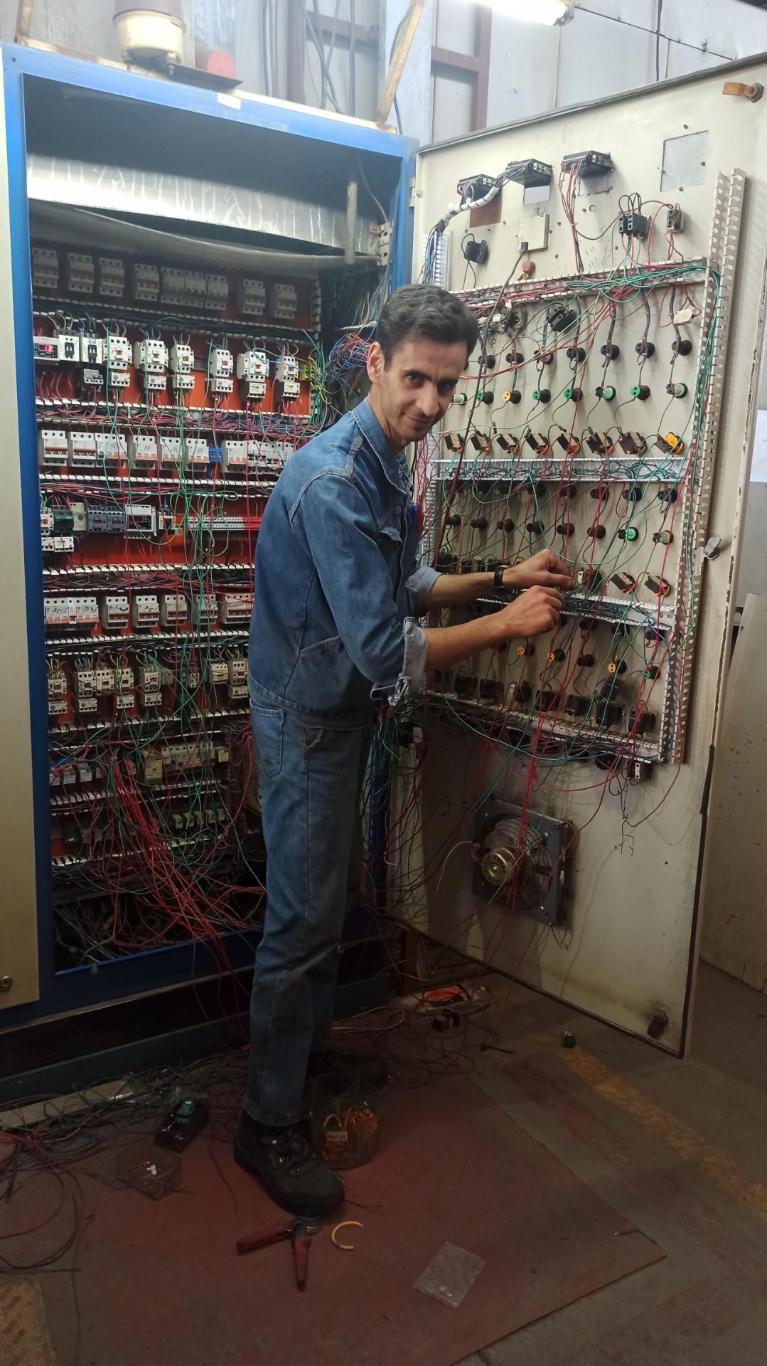 عکس خدمات برق صنعتی مهندس کریمی