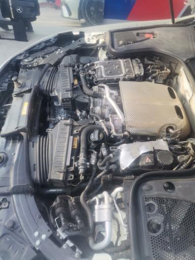 عکس تعمیرگاه و تعویض روغن صفری