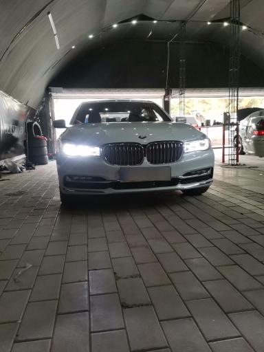 عکس تعمیرگاه و تعویض روغن صفری