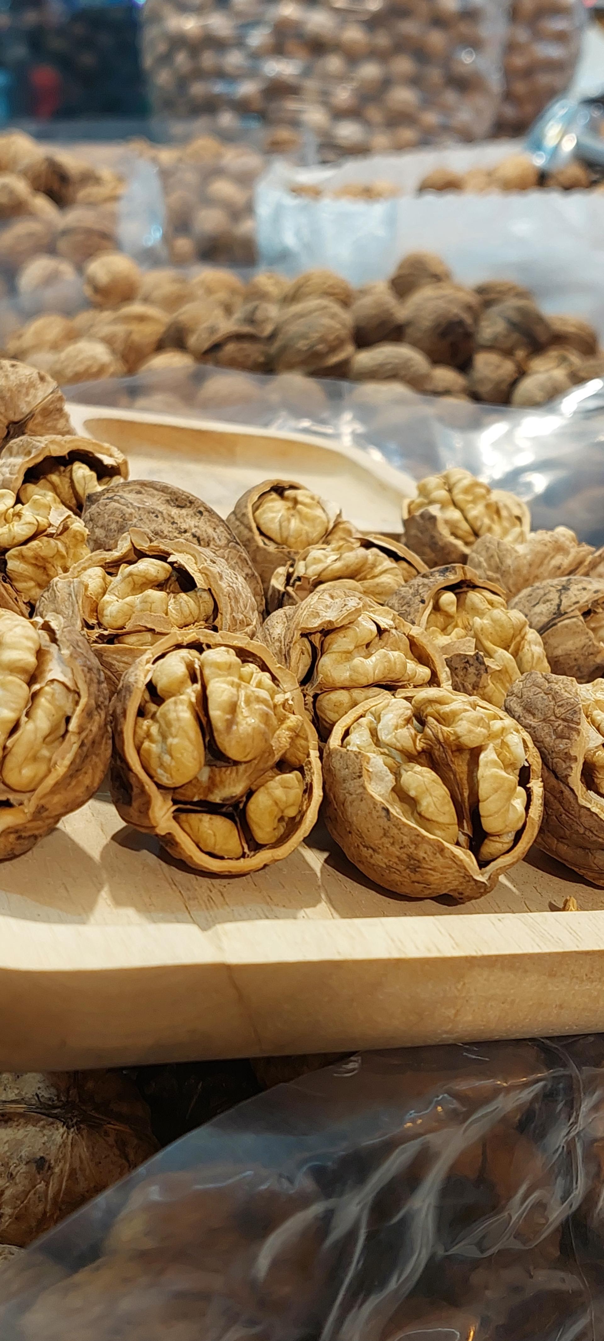 عکس آجیل و گردو سرای یزدان