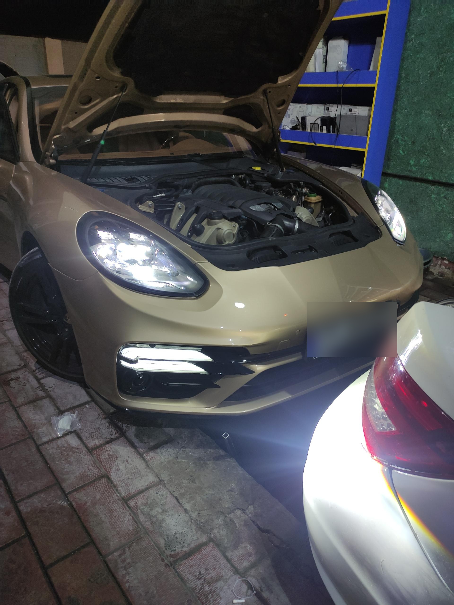 عکس تعمیرگاه و تعویض روغن صفری