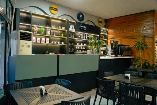 عکس کافه رستوران ژیوِرن