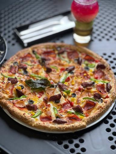 عکس کافه رستوران ژیوِرن