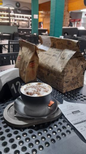 عکس کافه رستوران ژیوِرن