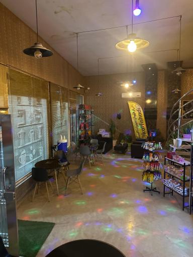 عکس کافی شاپ تلخ و شیرین شادی
