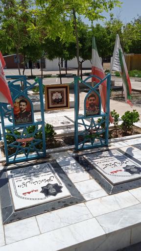 عکس آرامگاه شهید دانیال رضا زاده و حسین زینال زاده
