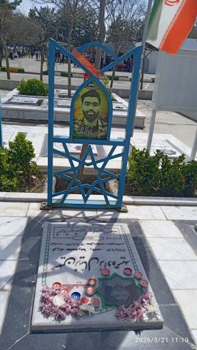 عکس آرامگاه شهید دانیال رضا زاده و حسین زینال زاده