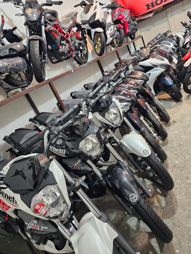 عکس فروشگاه موتورسیکلت رضا