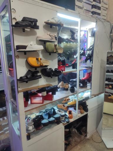 عکس فروشگاه کیف و کفش چرم کاریبو