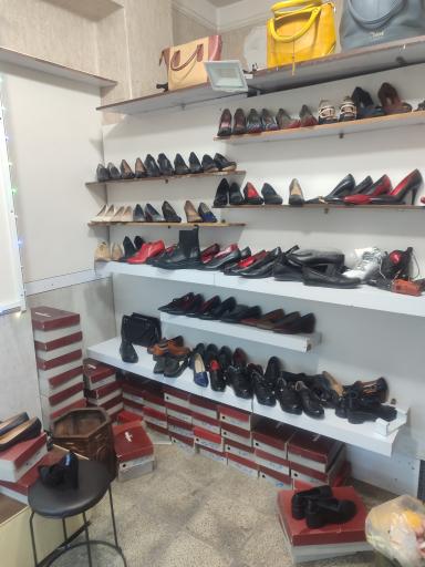 فروشگاه کیف و کفش چرم کاریبو