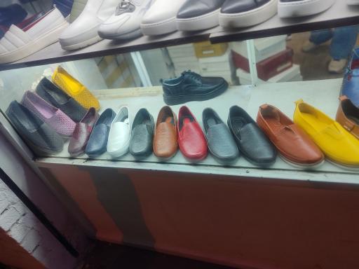 عکس فروشگاه کیف و کفش چرم کاریبو