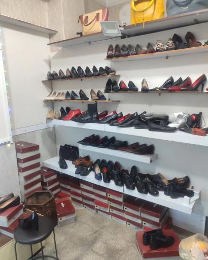 عکس فروشگاه کیف و کفش چرم کاریبو