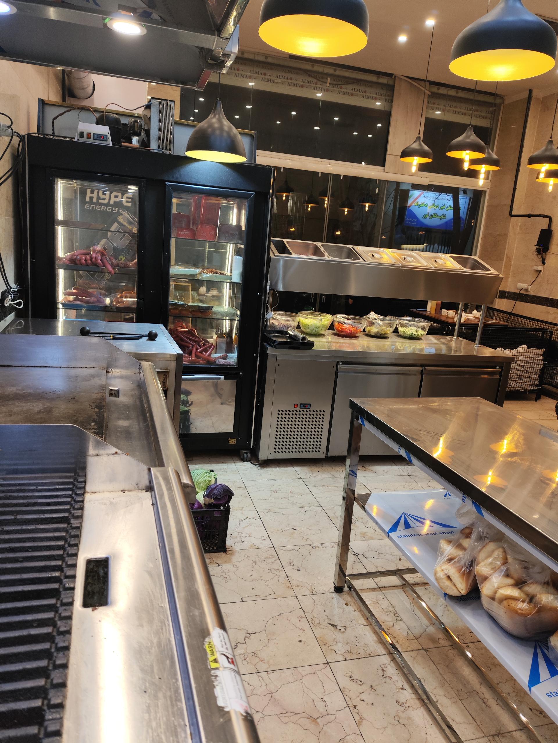 عکس فست فود بلوط خاورشهر