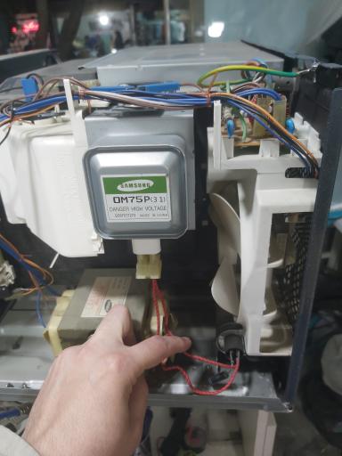 عکس تعمیرات برد الکترونیکی لوازم خانگی 