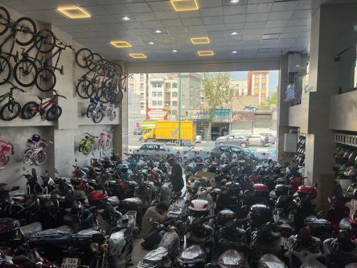 عکس فروشگاه موتور سیکلت حسینی