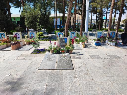 عکس مزار شهیده زینب (میترا) کمایی