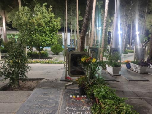 عکس مزار شهیده زینب (میترا) کمایی