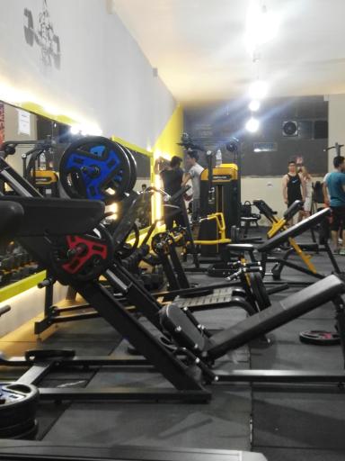 عکس باشگاه پرورش اندام رادوین