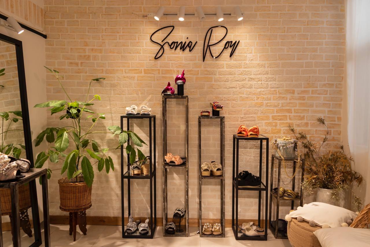 عکس بوتیک کفش و صندل Royhandcraft