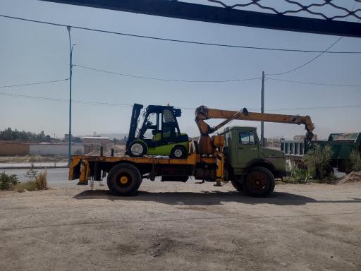 عکس تعمیرگاه لیفتراک صنعت سلمانی