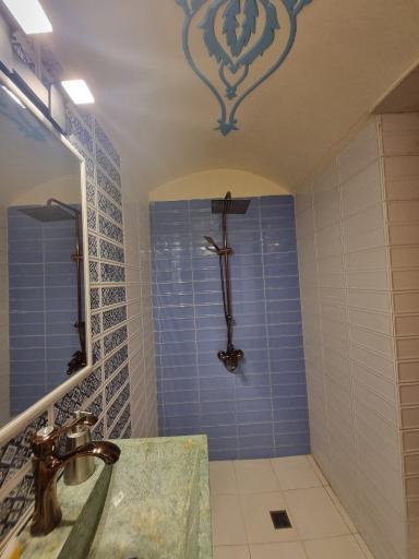 عکس هتل گیواک کاشان