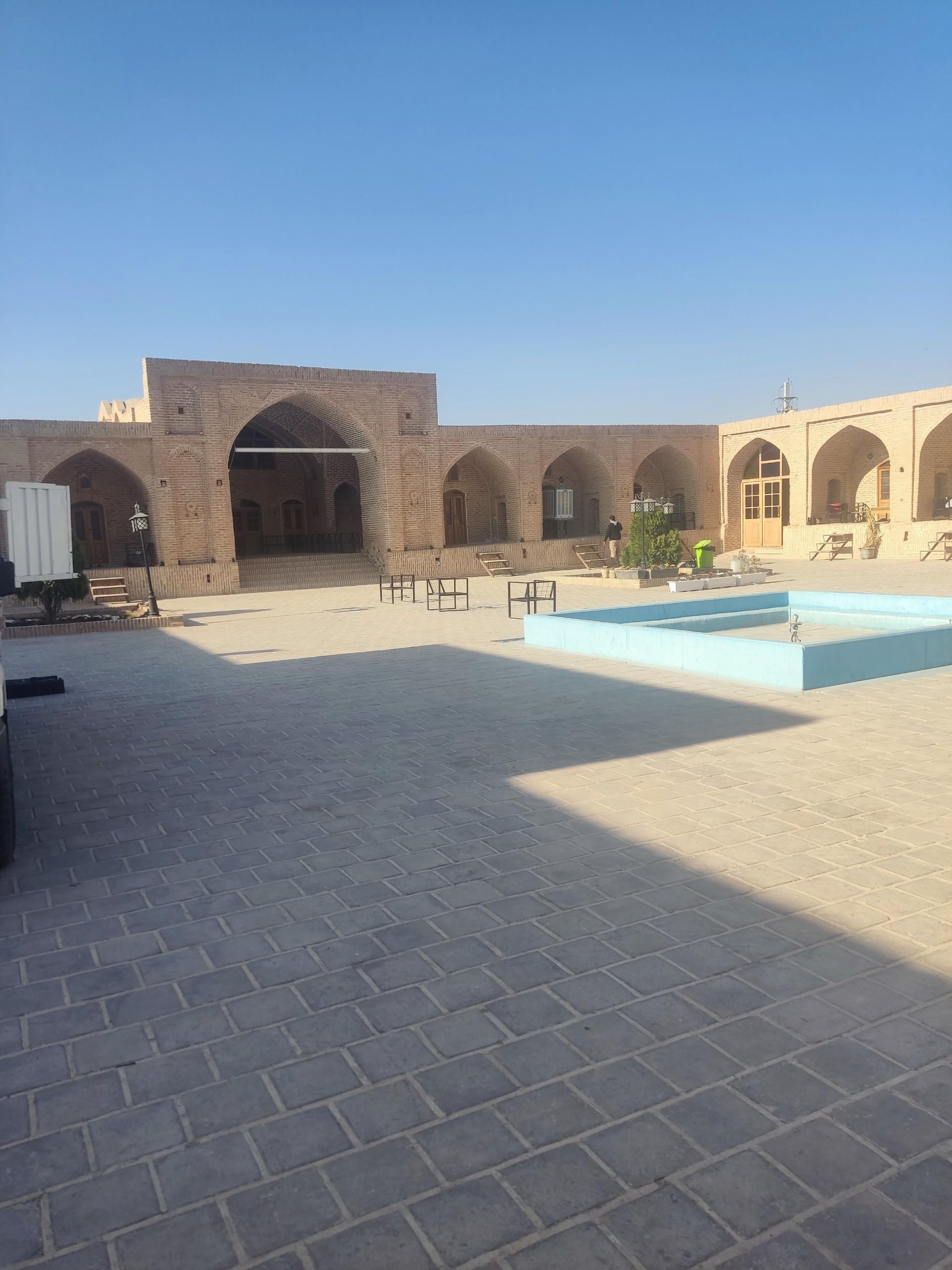عکس کاروانسرای شاه عباسی ایوانکی