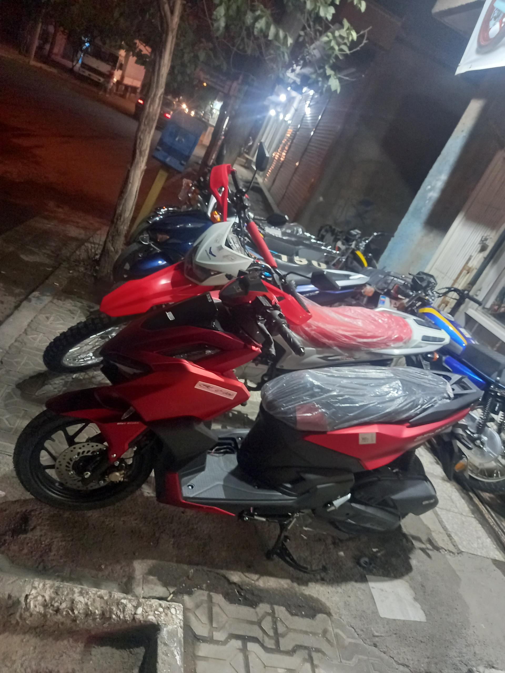 عکس فروشگاه موتور سیکلت رهرو