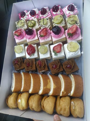 عکس قنادی صداقت