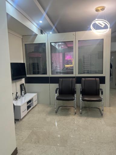 عکس کلینیک مراقبتهای  پوستی کاظمی 