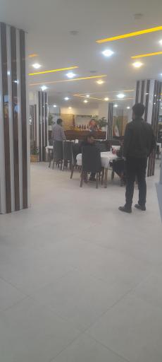 عکس رستوران  زنجیره ای مصطفی کلبادی نژاد