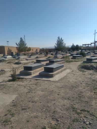 عکس گورستان تازه قلعه
